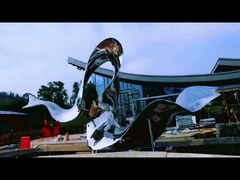 Sculpture en acier inoxydable