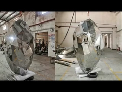 Sculpture en acier inoxydable
