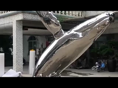 Sculpture en acier inoxydable