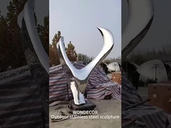 Sculpture en acier inoxydable